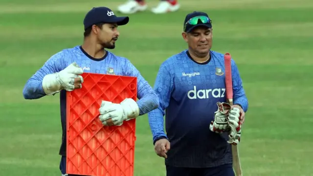 প্রায় চার বছরের বেশি সময় পর জাতীয় দলে ঢুকে দলের সাথে জিম্বাবুয়ে সফরে গিয়েছেন সোহান