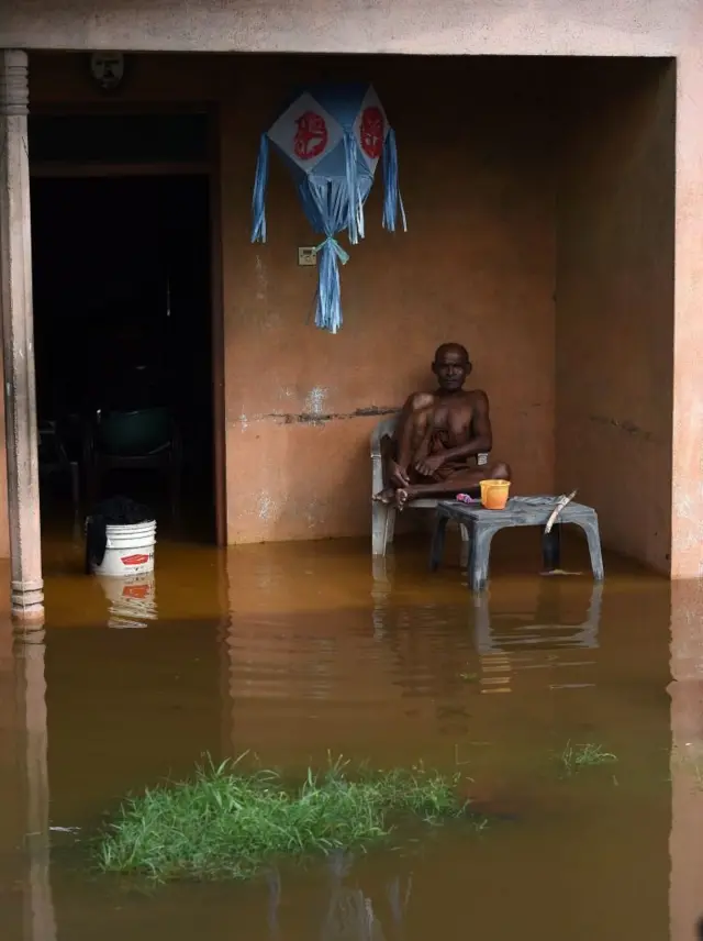 இலங்கையில் ஏற்பட்டுள்ள இயற்கை அனர்த்தங்களில் சிக்கி 91 பேர் பலி (புகைப்படத் தொகுப்பு)