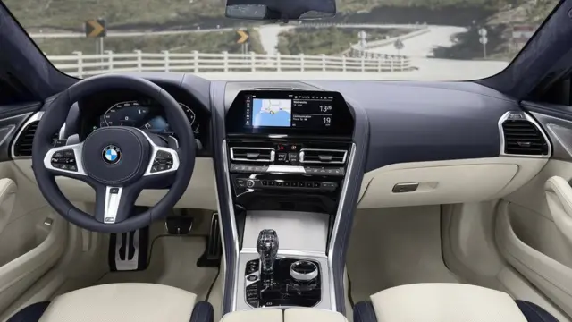 داشبورد ماشین نسبت به مدل دو در تغییری نکرده است