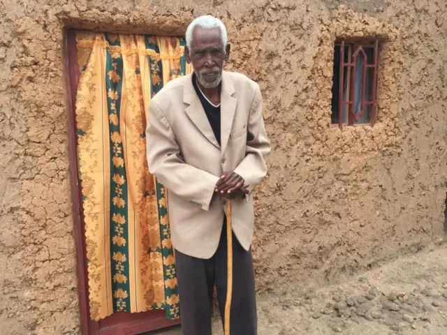Nyagashotsi imbere y'inzu yabagamo mbere