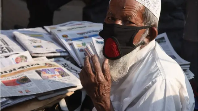 প্রবীণদের বিশেষভাবে সতর্ক থাকার পরামর্শ দিয়েছেন বিশেষজ্ঞরা।