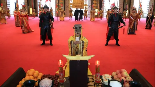 พิธีบวงสรวงที่พระราชวังต้าหมิงกง