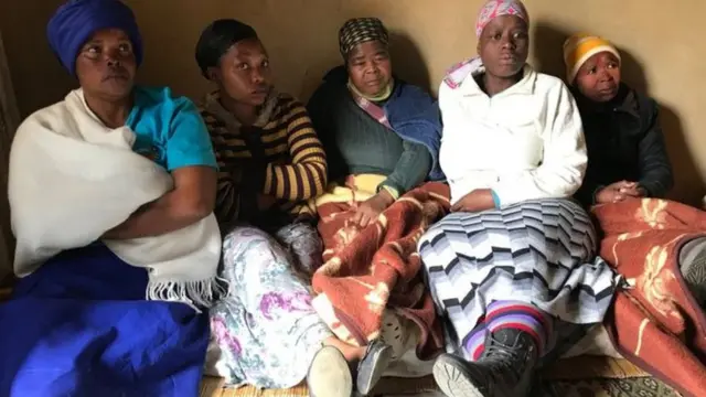 أفراد عائلة الضحية