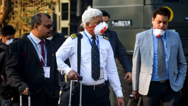 કોરોનાના કેન્દ્રબિંદુ વુહાનમાંથી ભારતીયોને લાવનાર ઍર ઇન્ડિયાનો સ્ટાફ