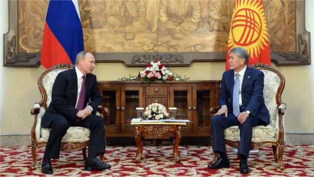 Президент Алмазбек Атамбаевдин Москвага сапарында Орусия Кыргызстандын бардык карызын кечти