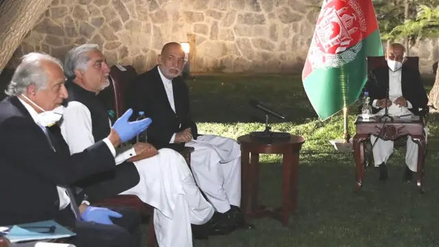 زلمي خلیلزاد تېره چارشنبه کابل ته راغی او له ولسمشر محمد اشرف غني او نورو سیاستوالو سره یې وکتل.