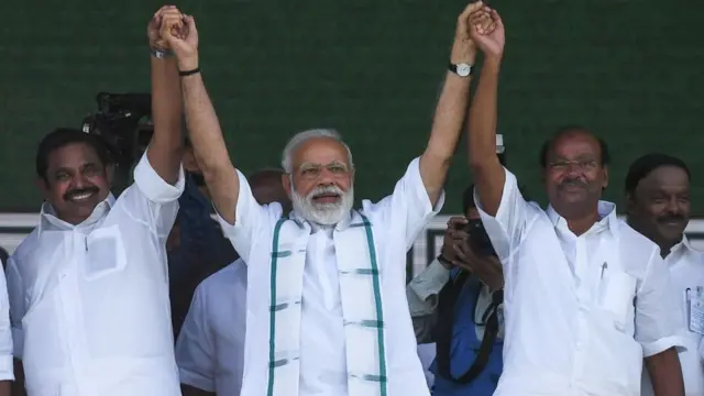 மூன்று எம்எல்ஏகளின் பதவி நீக்கம்: அதிமுக ஆட்சியை தக்கவைக்க ஏற்பாடா?