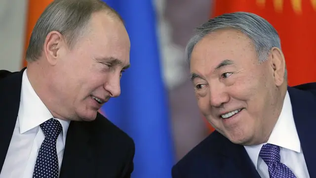Vladimir Putin (left) and Kazakh leader Nursultan Nazarbayev