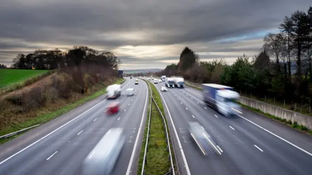 Трасса М4, связывающая Лондон и Уэль