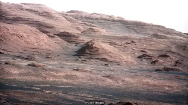 Foto Mars Rover yang dirilis oleh NASA membuat mereka yang percaya teori konspirasi menjadi 'menggila'.
