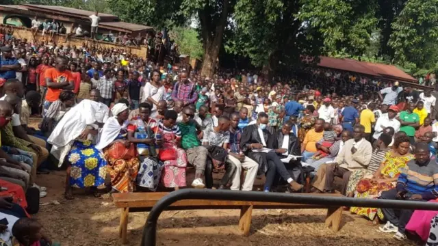 Abantu bari basidukanye n'iyonka gukurikirana urwo rubanza