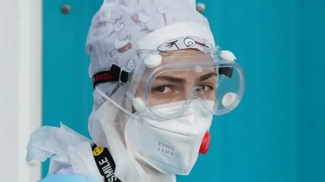 Covid health worker in Moscow