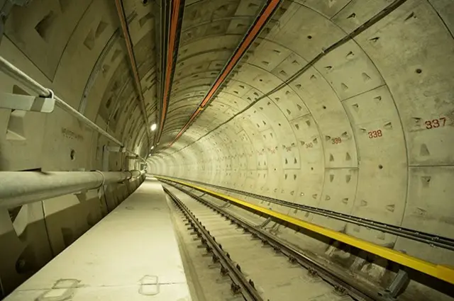 โครงการรถไฟฟ้ามหานคร สายเฉลิมรัชมงคล (สายสีน้ำเงิน) ช่วงหัวลำโพง-บางซื่อ เป็นโครงการรถไฟฟ้าใต้ดินสายแรกของไทย เปิดให้บริการตั้งแต่ปี 2547