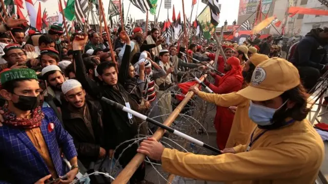 पेशावर में हुई सरकार विरोधी रैली