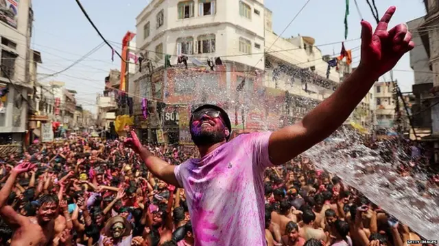 ਕੋਰੋਨਾਵਾਇਰਸ ਵਿਚਾਲੇ ਹੋਲੀ