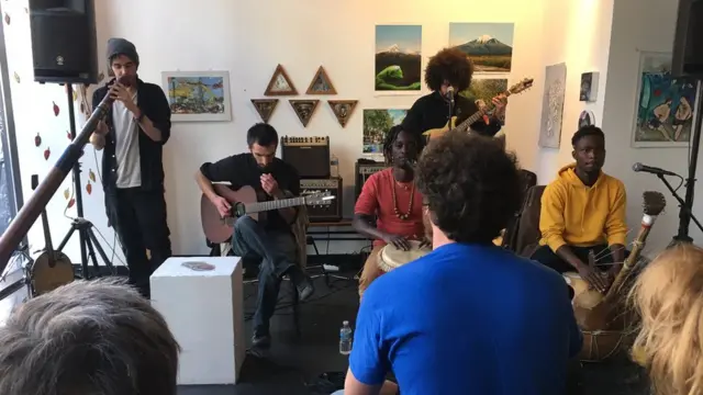 Chiều Chủ Nhật 21/05 vừa qua, 59 Rue de Rivoli có ca nhạc miễn phí