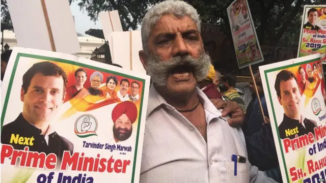 ਦਿੱਲੀ ਕਾਂਗਰਸ ਦਫਤਰ ਦੇ ਬਾਹਰ ਕੁਝ ਸਮਰਥਕ ਪੋਸਟਰਾਂ ਰਾਹੀਂ ਐਲਾਨ ਕਰ ਰਹੇ ਸਨ ਕਿ ਰਾਹੁਲ ਗਾਂਧੀ ਅਗਲੇ ਪ੍ਰਧਾਨ ਮੰਤਰੀ ਬਨਣਗੇ