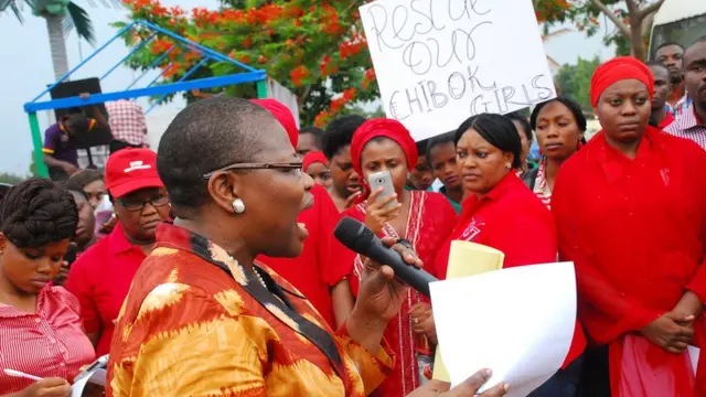 Oby Ezekwesili pẹlu awọn ọmọ ẹgbẹ #BringBackourGirls