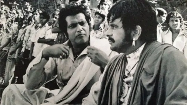 منوج کمار اور دلیپ کمار فلم کرانتی کے سیٹ پر