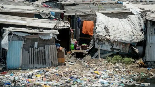 சென்னை தீவுத்திடலை விட்டு வெளியேற்றப்படும் குடியிருப்புவாசிகள் - நடப்பது என்ன?