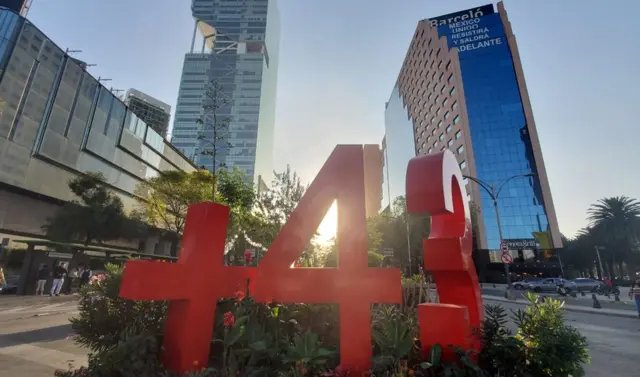 Antimonumento de los 43 desaparecidos de Ayotzinapa.