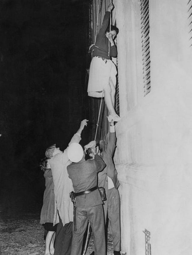 Mulher tenta pular o muro e ingressaraposta final da copa do mundoBerlim Ocidental