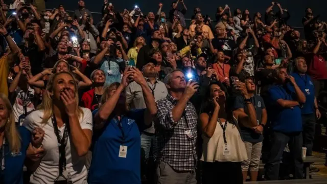 Захоплене спостереження за запуском ракети у Центрі Кеннеді