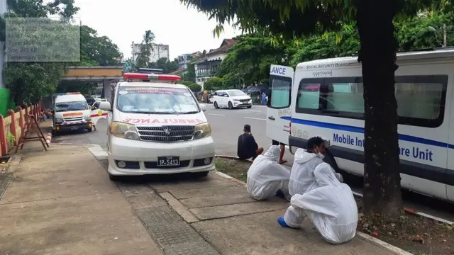 ရန်ကုန် ဆေးရုံကြီးရှေ့မှာ အရေးပေါ်လူနာတင်ယာဥ်တွေနဲ့ ဆေးရုံတက်ဖို့ စောင့်ဆိုင်းရ- ဇူလိုင် ၁၁ ရက်