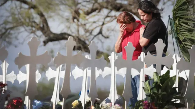 ስድራ ግዳያት መጥቃዕቲ ኣብ መቓብር