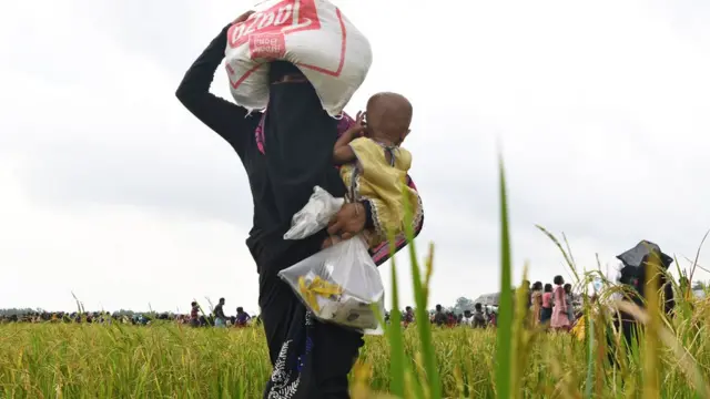 সংখ্যায় কম হলেও এখনও রোহিঙ্গারা বাংলাদেশে পালিয়ে আসছে।