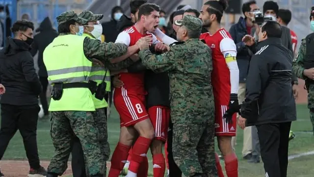 درگیری در پایان بازی گل‌گهر و تراکتور