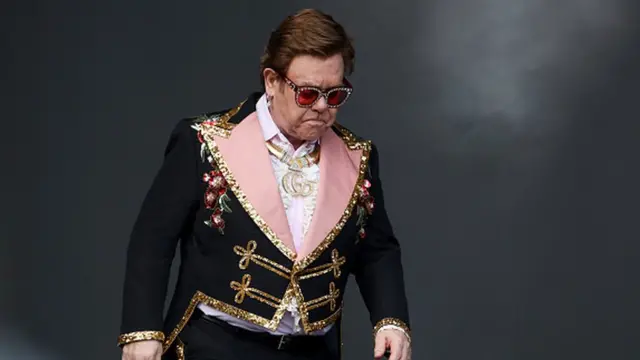 Elton John cry for im cancelled show on top pneumonia - BBC News Pidgin