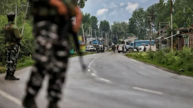 ஆயுதப்படை வீரர்கள் தற்கொலை