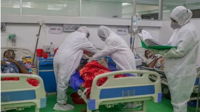 বাংলাদেশের হাসপাতালগুলোতে এখন আইসিইউ বেড রোগীতে পরিপূর্ণ।