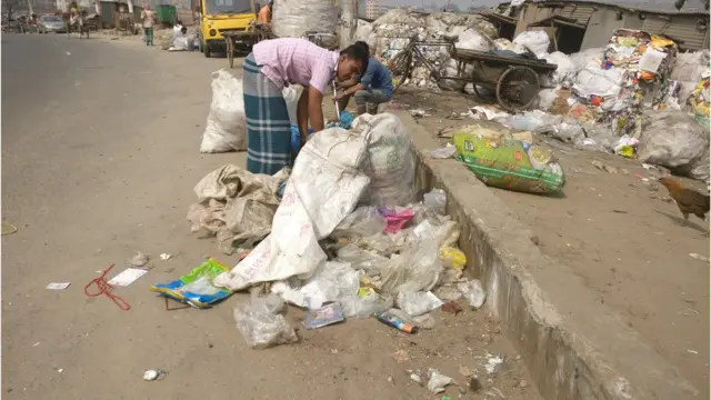 আবর্জনা, ঢাকা