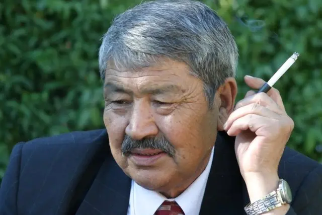 Кыргыз Эл артисти, кинорежиссер, акын, Жогорку Кеңештин мурдакы депутаты Дооронбек Садырбаев