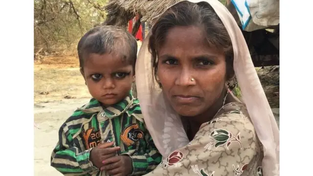 د خزانچي مور وايي، خسرګنۍ کې وهل ټکول کېده