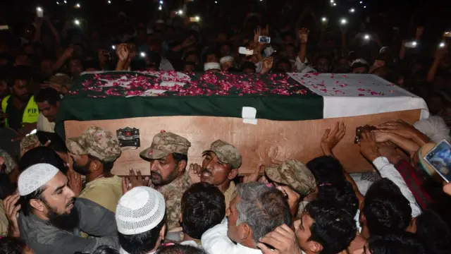 پاکستانی فوجی کا جنازہ