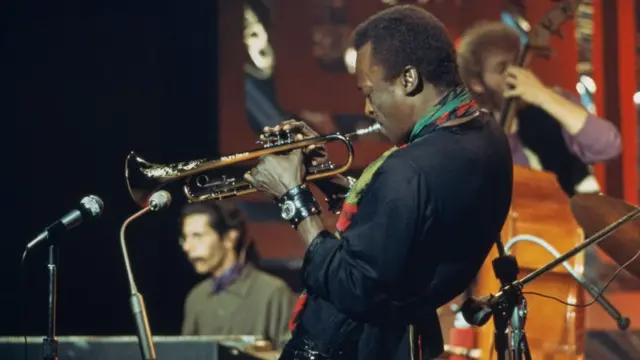 Чик Кориа и Майлс Дэвис на сцене лондонского джаз-клуба Ronnie Scott's, 1969 год