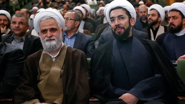 مصطفی رستمی (راست) جایگزین محمد محمدیان (چپ) شد