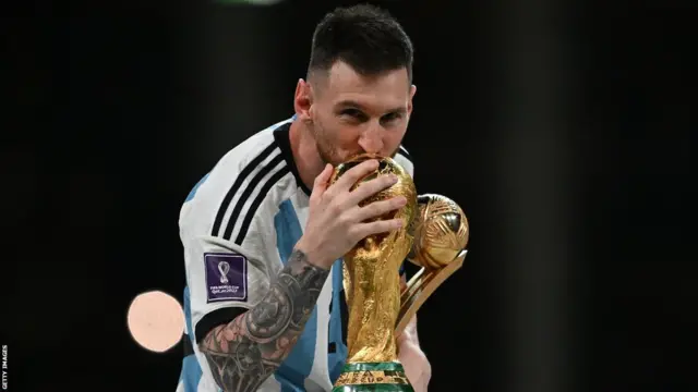 写真で見る】 アルゼンチンが2022年サッカーW杯優勝、PK戦で 写真で見る】 アルゼンチンが2022年サッカーW杯優勝、PK戦で