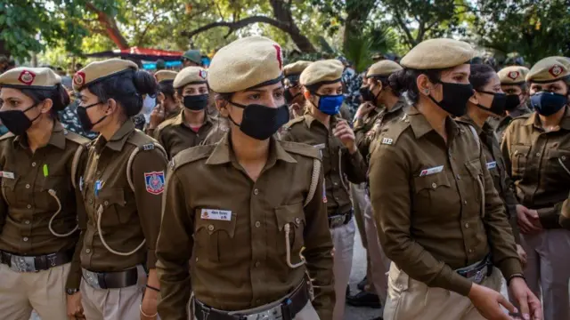મહિલા પોલીસ