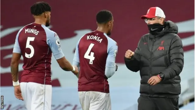 Jurgen Klopp và cẩu thủ đội Aston Villa