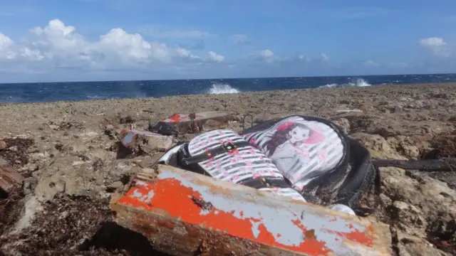 Un pedazo de la barca hundida en enero.