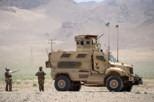 అఫ్గానిస్థాన్‌లోని హెరాత్ రాష్ట్రంలో గస్తీ నిర్వహిస్తున్న నాటో, అఫ్గాన్ భద్రతా దళాలు