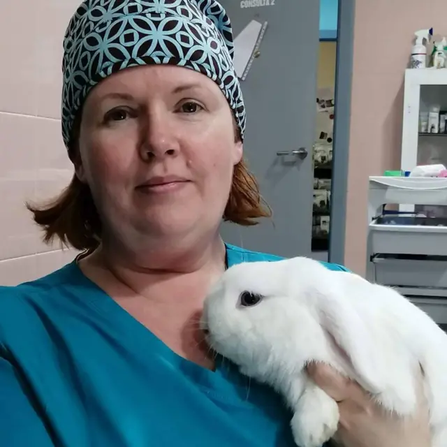 Vrač-veterinar Daniя Puh