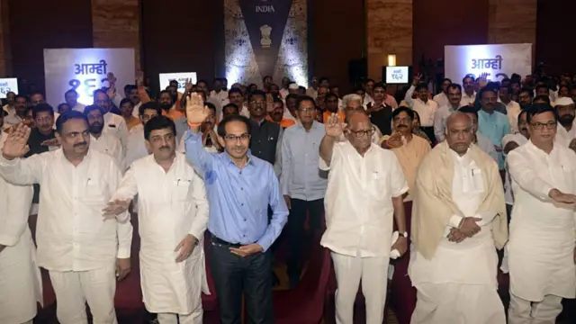 "162 आमदारांना" शपथ देताना उद्धव ठाकरे