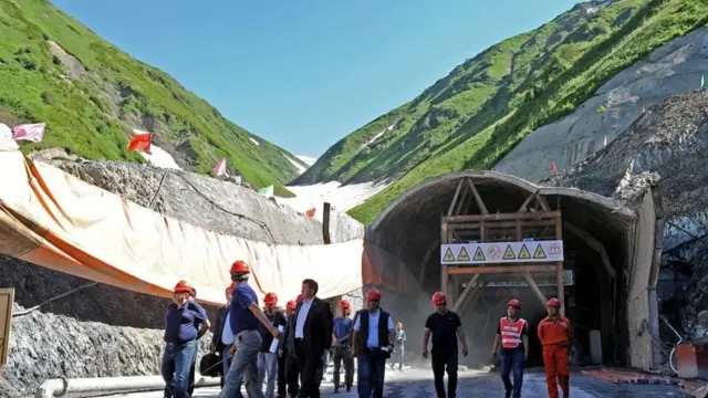 Жамалдинов: Бир чакырым асфальт жолдун баасы 2 миллион долларга чыгып атат