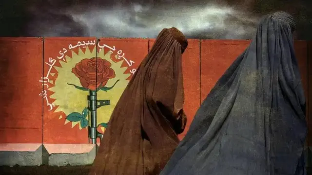 Wasu mata a Afghanistan