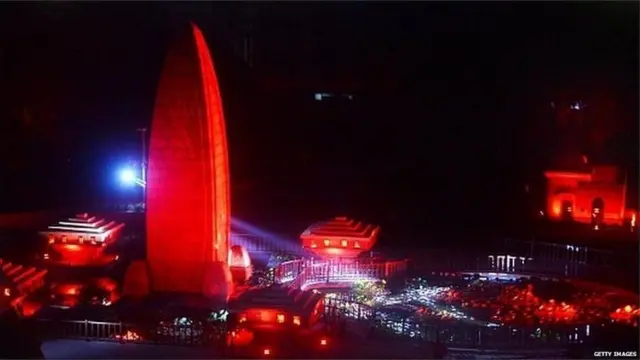 જલિયાંવાલા બાગની લાઇટિંગ સાથેની તસવીર